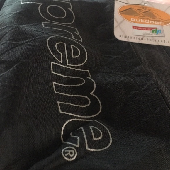 NWT authentic Supreme shoulder bag - Picture 4 of 4